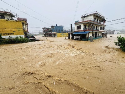 म्याग्दे खोलाको बाढीले घुम्तीका घर डुबानमा