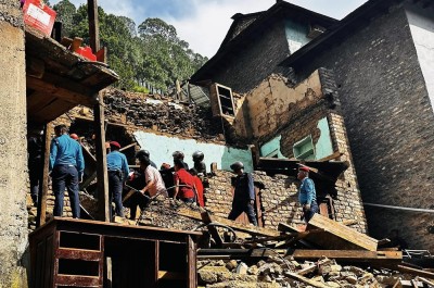 बागलुङमा घर भत्काउने क्रममा एक जनाको मृत्यु, ११ जना घाइते