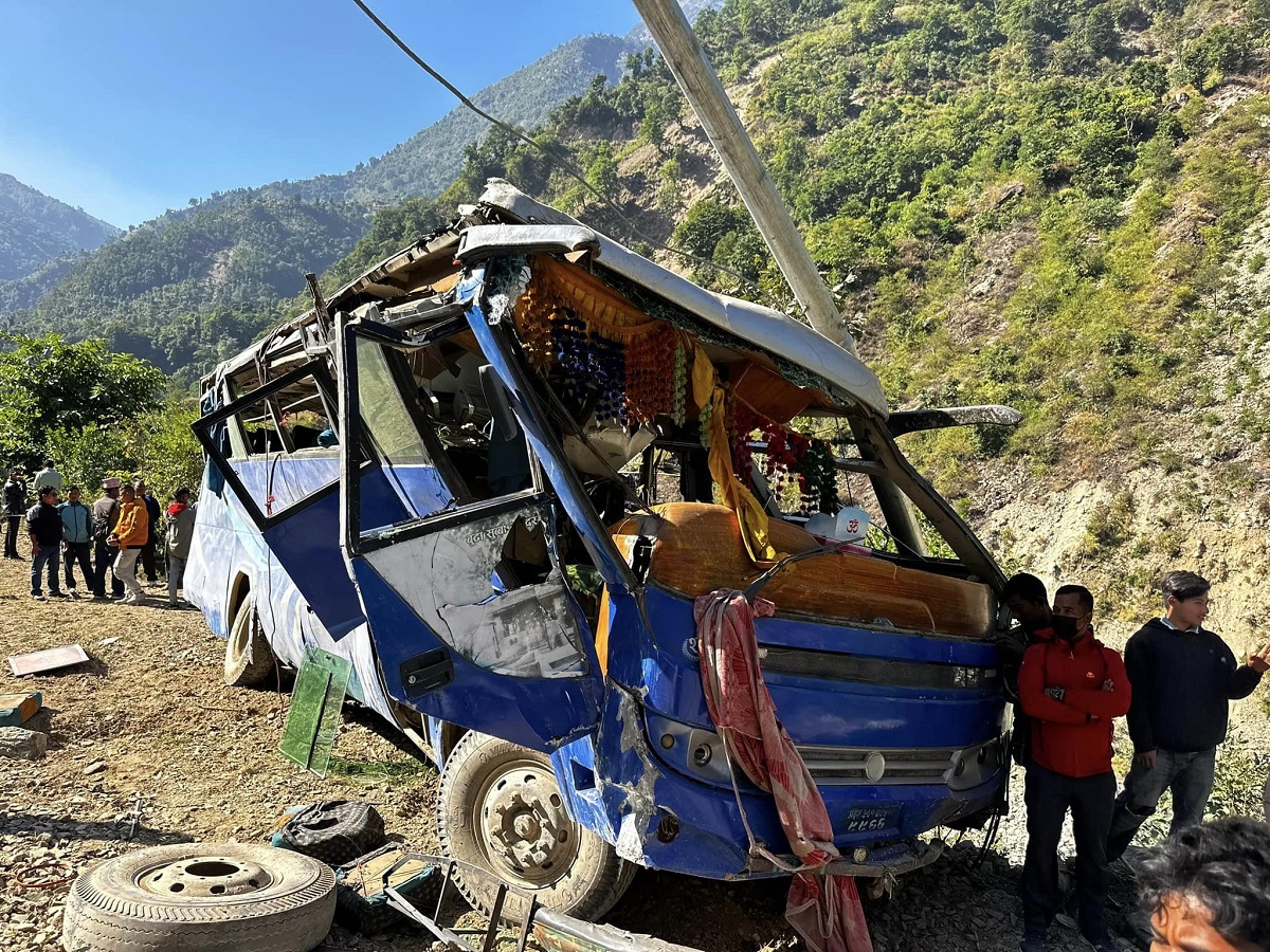 रुकुम पश्चिममा बस दुर्घटना हुँदा ९ जना घाइते