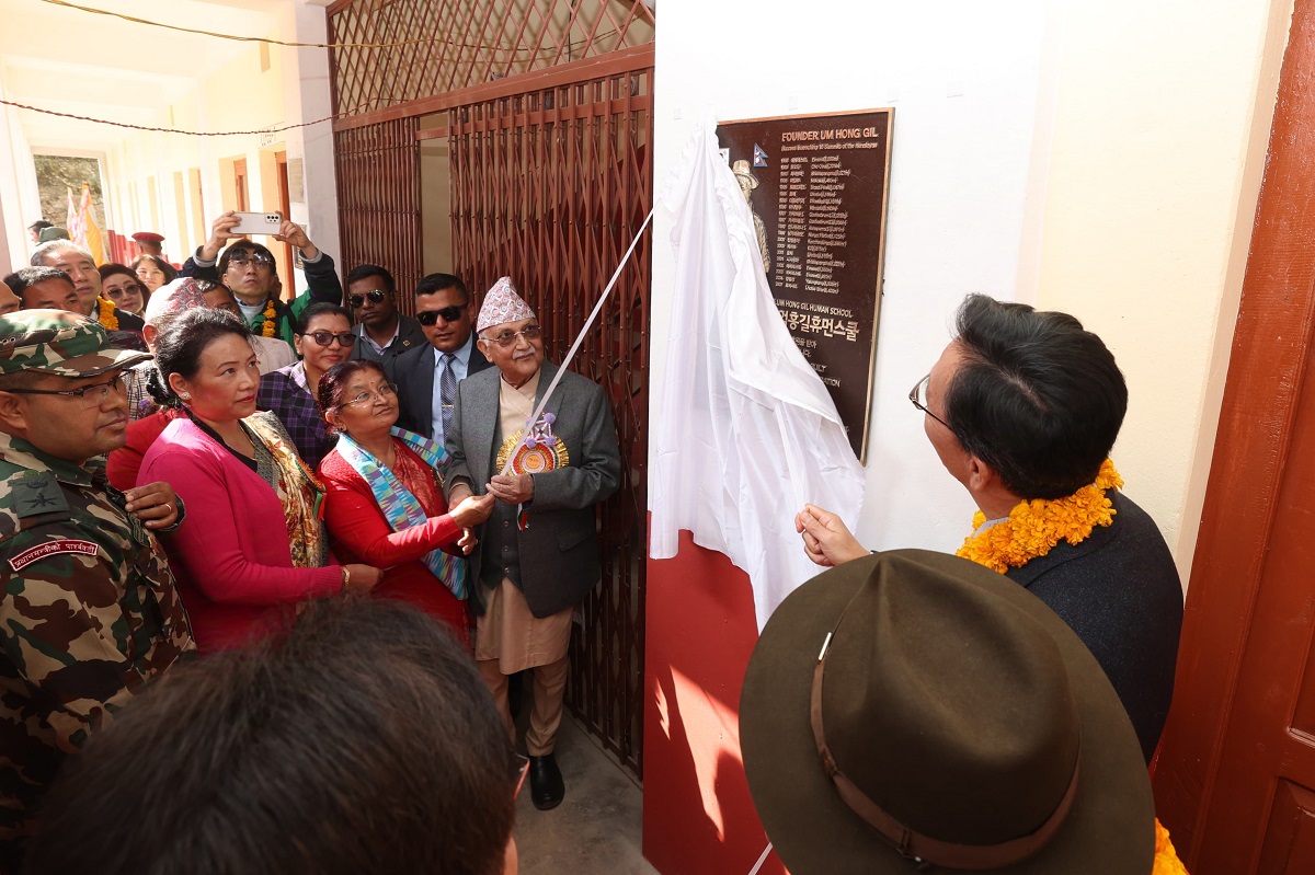 प्रधानमन्त्री ओलीद्वारा आफूले आधारभूत शिक्षा लिएको विद्यालयको भवन उद्घाटन